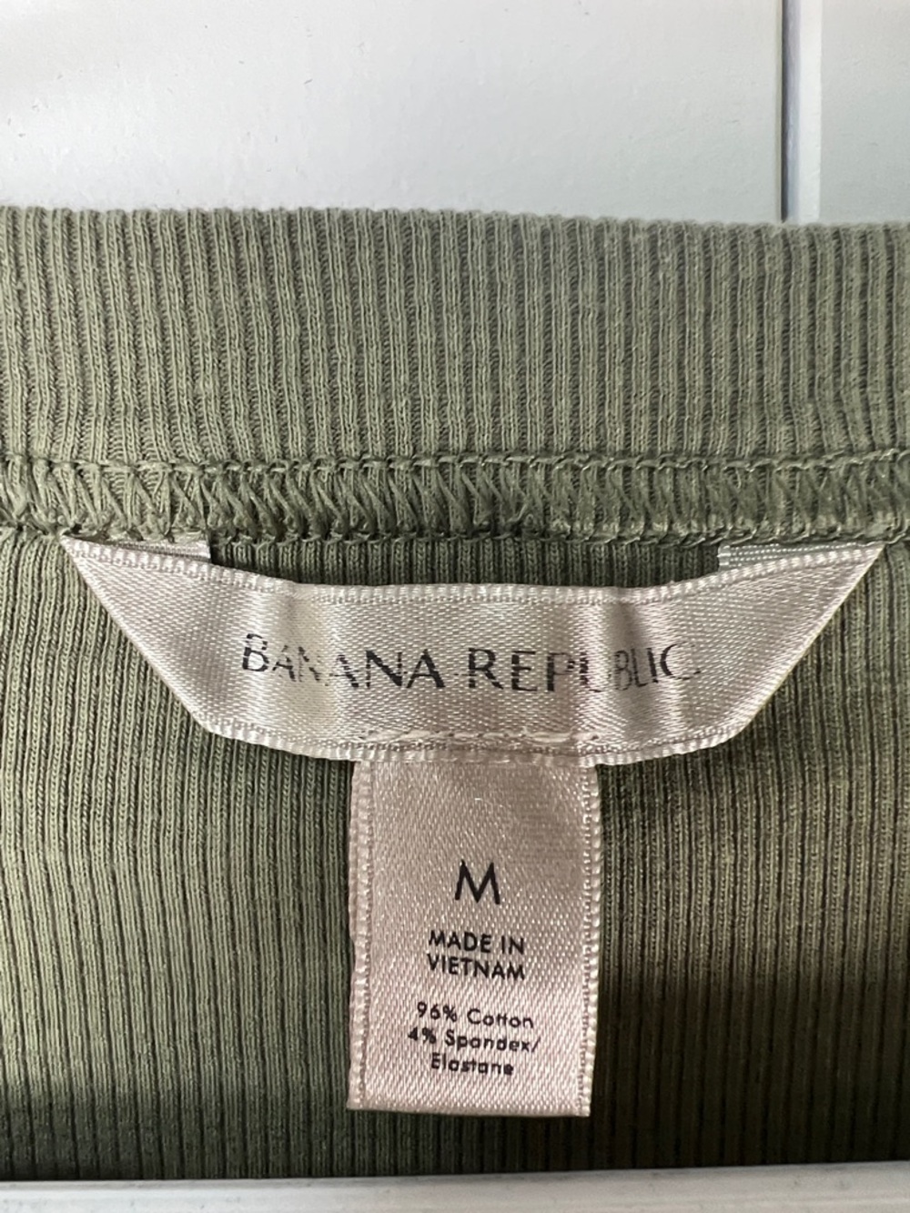 Banana Republic Fitted Ribbed Tank - Picture 3 of 9